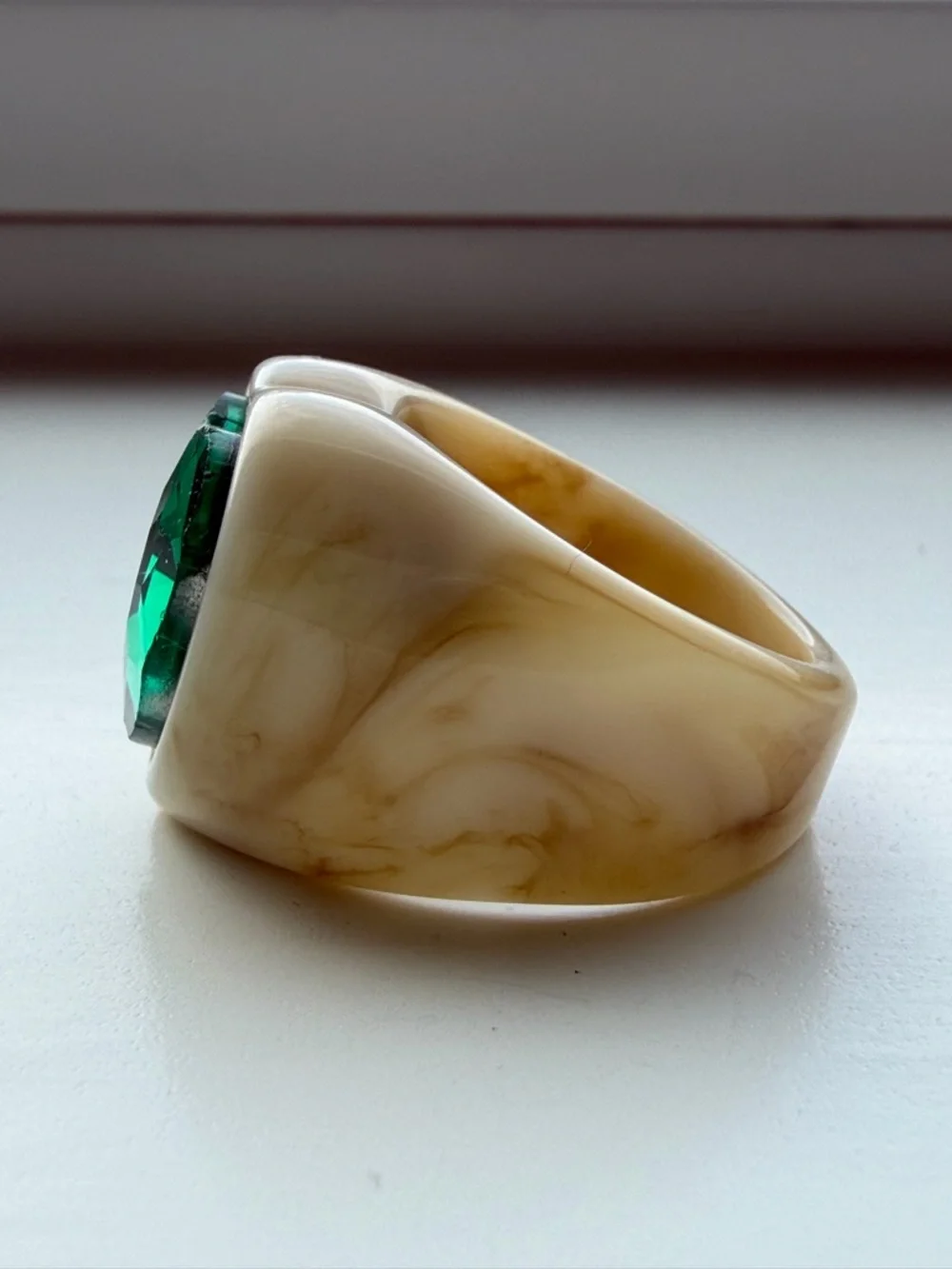Chunky Resin Cocktail Heart Ring With Green Faceted Cubic Zirconia Gem - Size 7